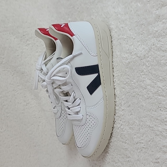 VEJA Women's V-10 Low Top Sneakers 5 - Picture 2 of 9